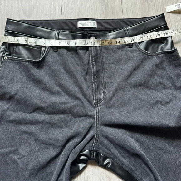 Abercrombie & Fitch The Ankle Straight Ultra High Rise 35 Black Faux Leather - Picture 8 of 11